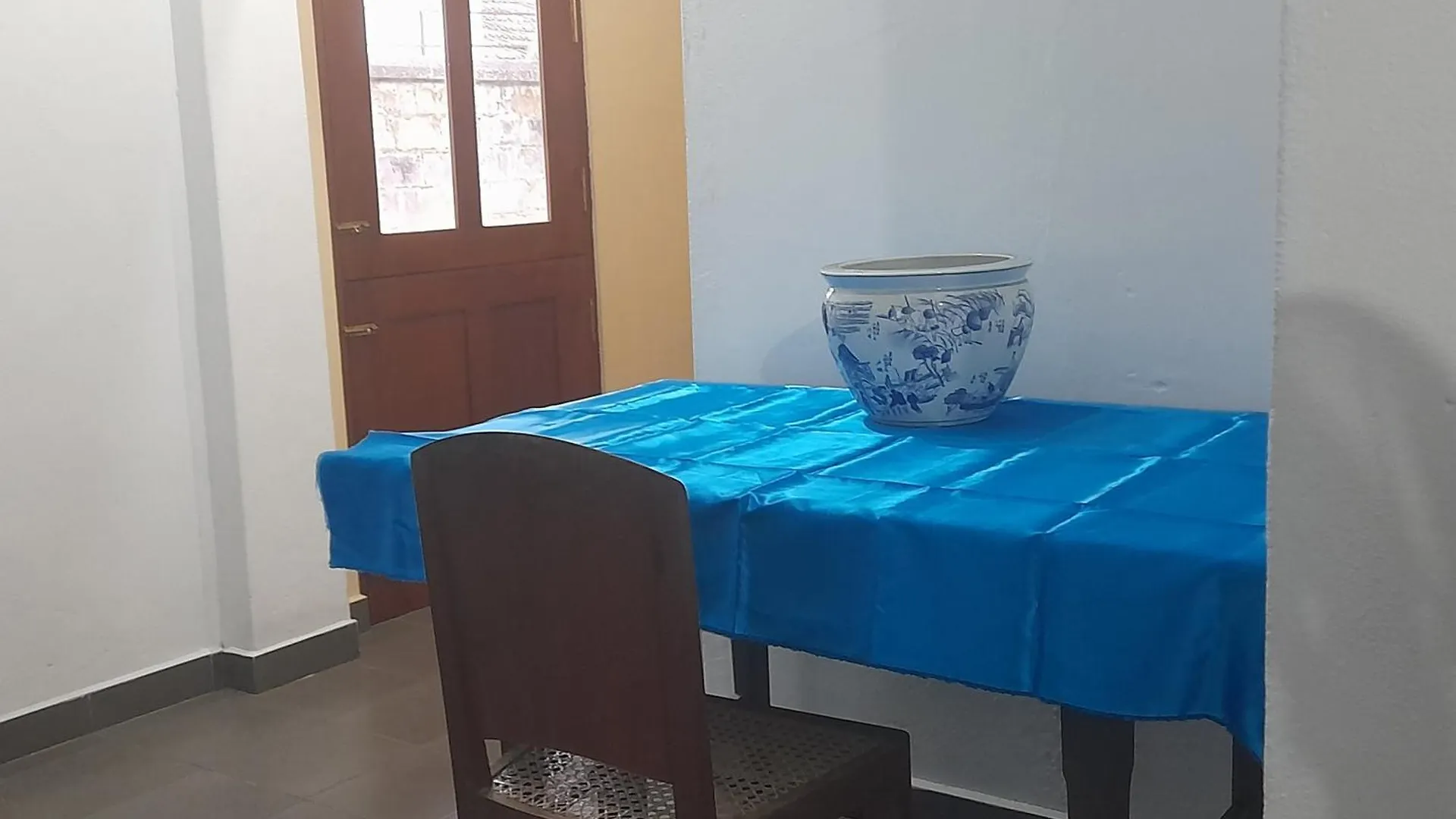 Lamp Colonial Bungalow Airport Katunayake Homestay